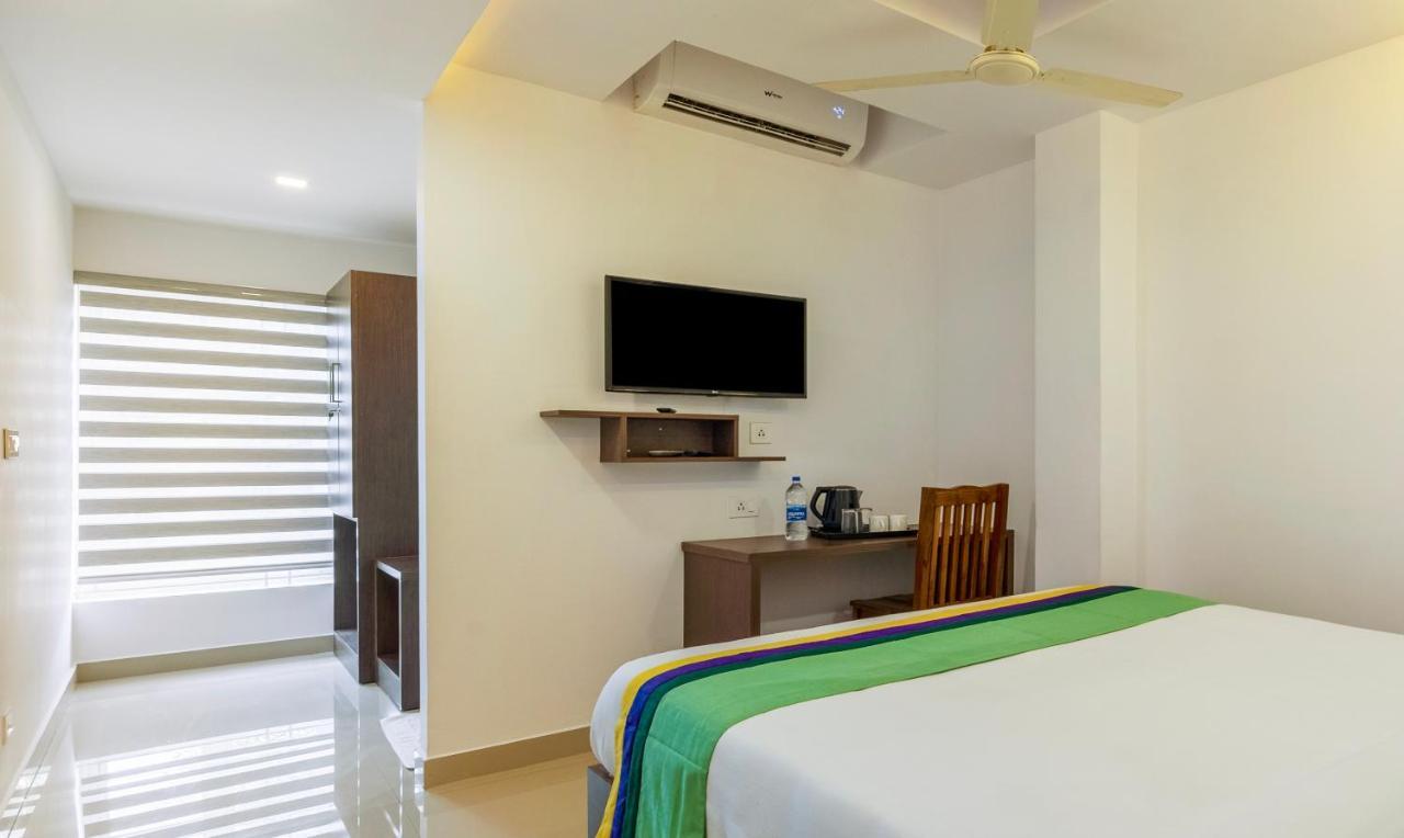 Treebo Trend Airport Avenue Plaza Cochin Airport 호텔 Kochi 외부 사진