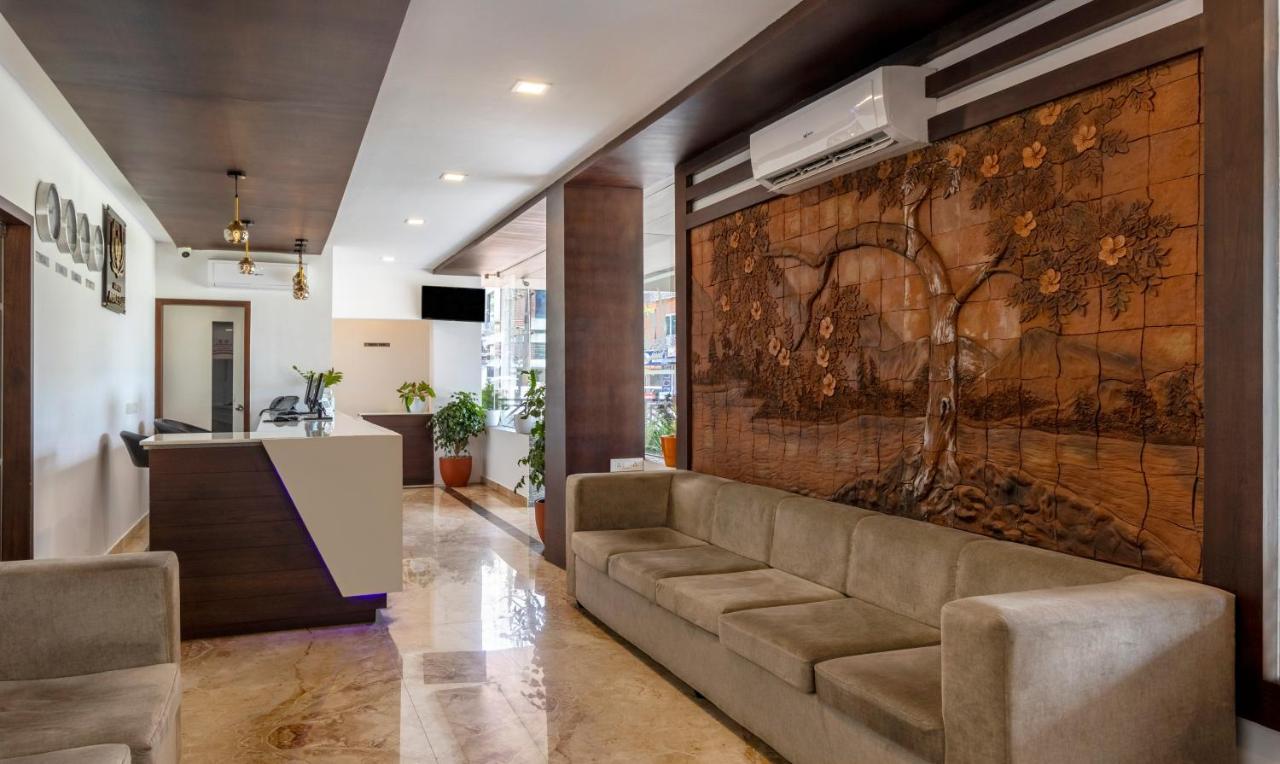 Treebo Trend Airport Avenue Plaza Cochin Airport 호텔 Kochi 외부 사진