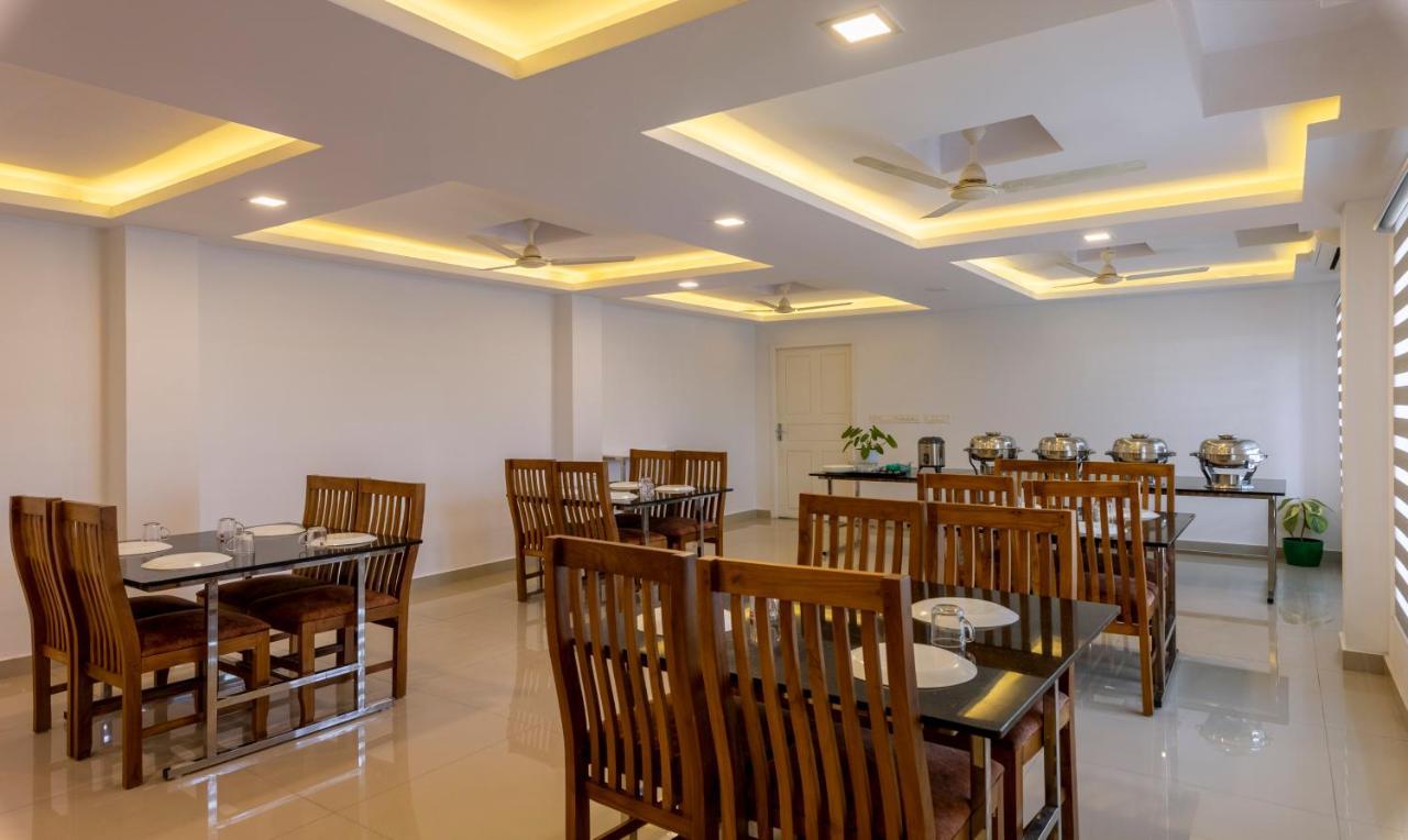 Treebo Trend Airport Avenue Plaza Cochin Airport 호텔 Kochi 외부 사진
