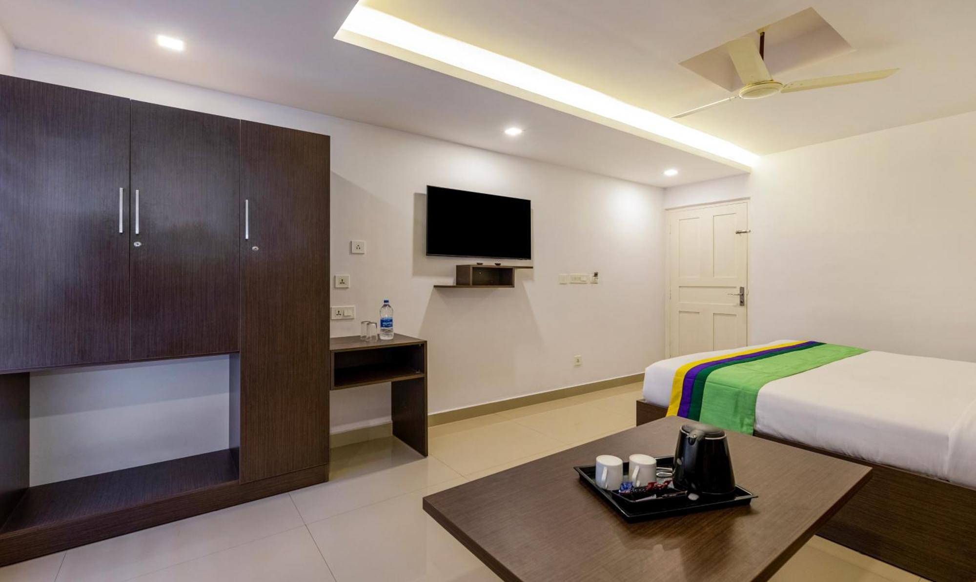 Treebo Trend Airport Avenue Plaza Cochin Airport 호텔 Kochi 외부 사진